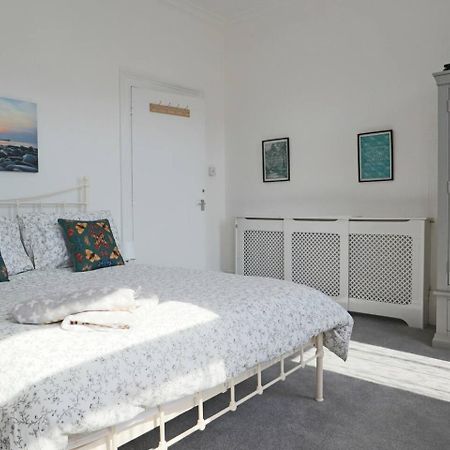 4 Bed Home 3 Mins From Harbour + Sandy Beach โฟล์กสตัน ภายนอก รูปภาพ