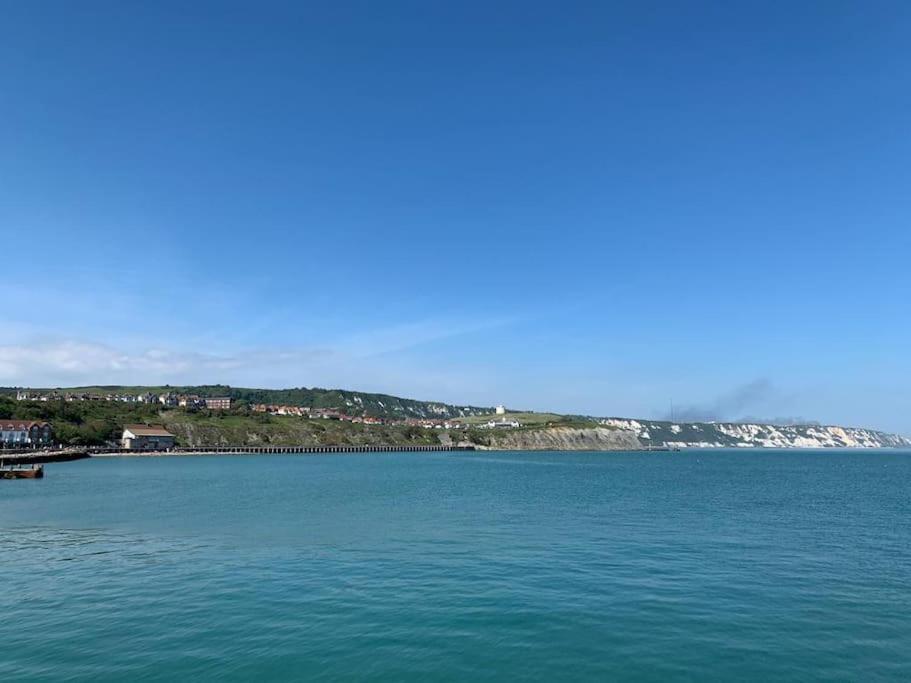 4 Bed Home 3 Mins From Harbour + Sandy Beach โฟล์กสตัน ภายนอก รูปภาพ