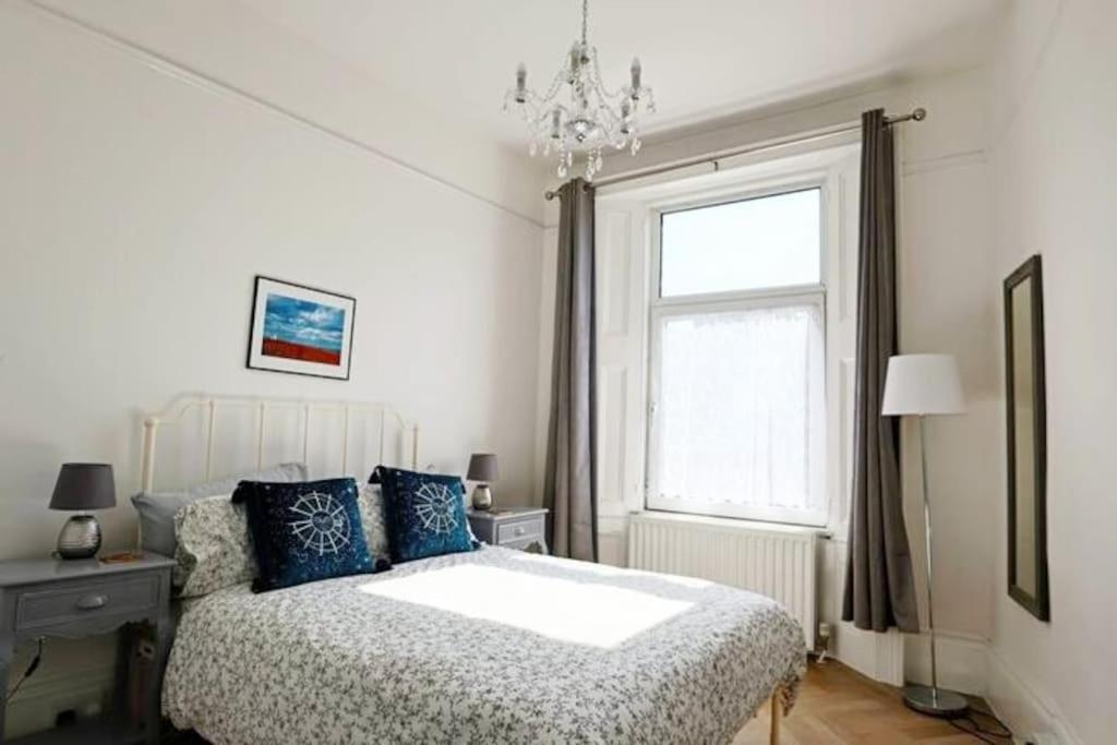 4 Bed Home 3 Mins From Harbour + Sandy Beach โฟล์กสตัน ภายนอก รูปภาพ
