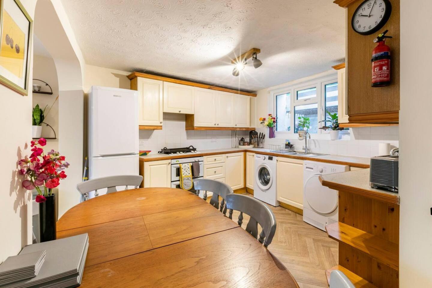 4 Bed Home 3 Mins From Harbour + Sandy Beach โฟล์กสตัน ภายนอก รูปภาพ