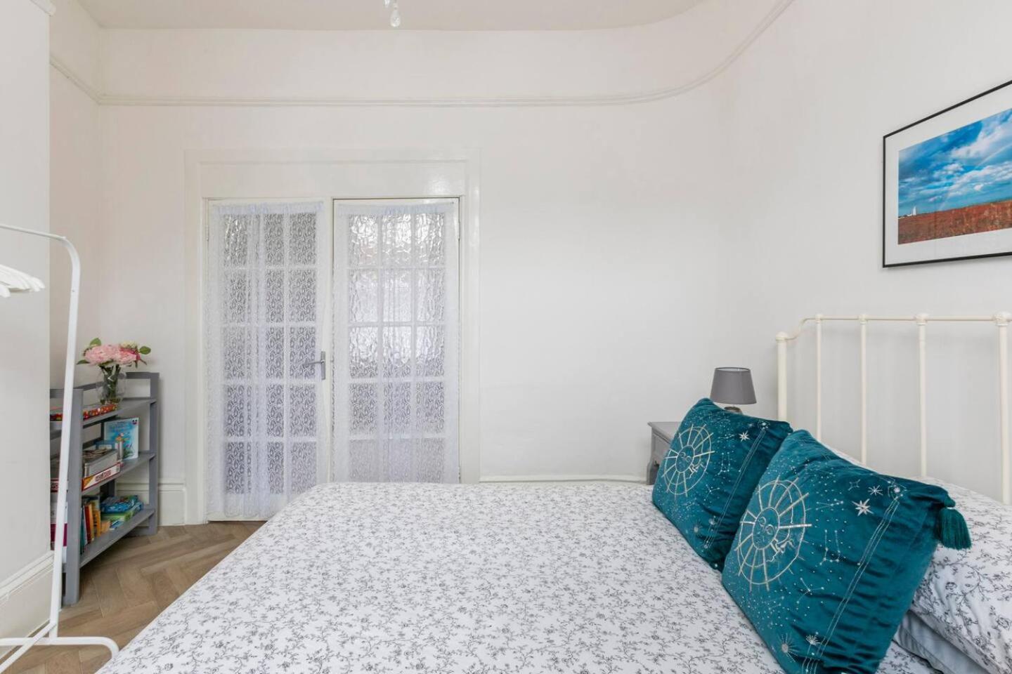 4 Bed Home 3 Mins From Harbour + Sandy Beach โฟล์กสตัน ภายนอก รูปภาพ