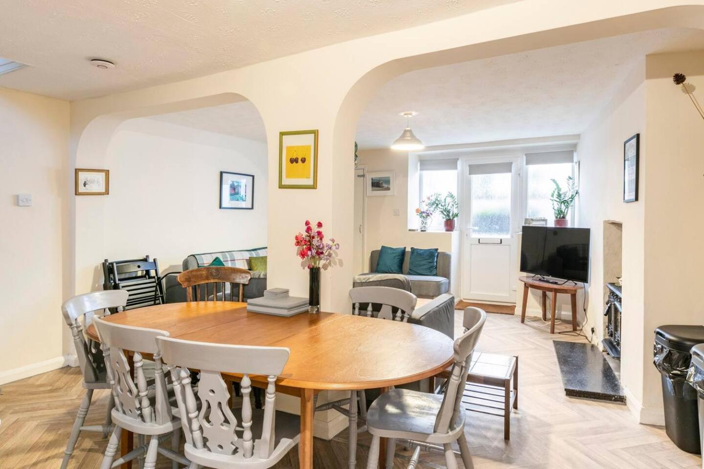 4 Bed Home 3 Mins From Harbour + Sandy Beach โฟล์กสตัน ภายนอก รูปภาพ